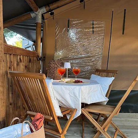 Campsite Mecca Club *