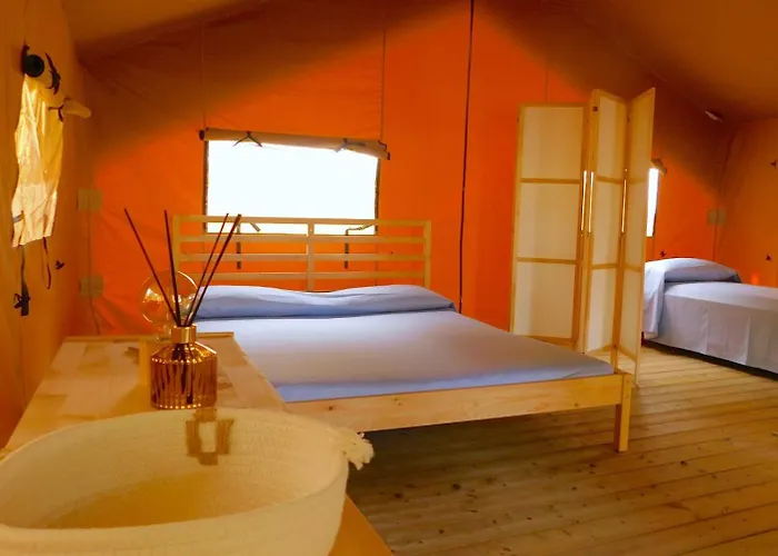 Camping Mecca Club *